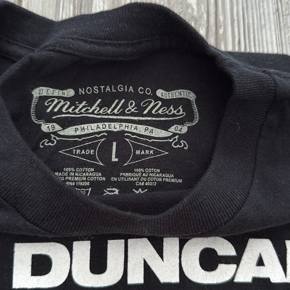 Mitchell & Ness Tim Duncan Fundamental World Tour Long Sleeve Tee Large - Picture 2 of 3